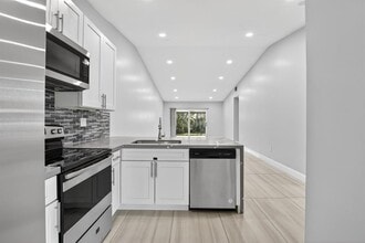 Building Photo - 4404 Treasure Cove Dr