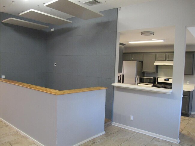 Building Photo - 915 Lantana Dr