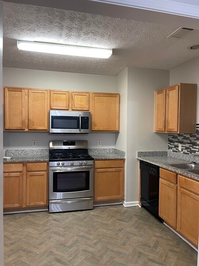 Building Photo - 347 Parkview Manor Dr