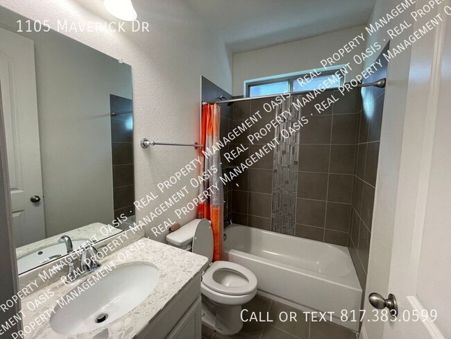 Building Photo - 1105 Maverick Dr