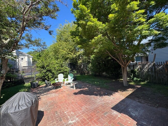 Building Photo - Charming 4-Bedroom Home in the Heart of Co...