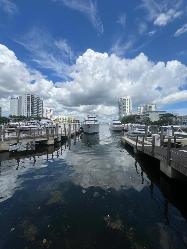 Building Photo - 7910 Harbor Island Dr