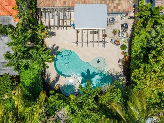 Building Photo - 8927 Hawthorne Ave