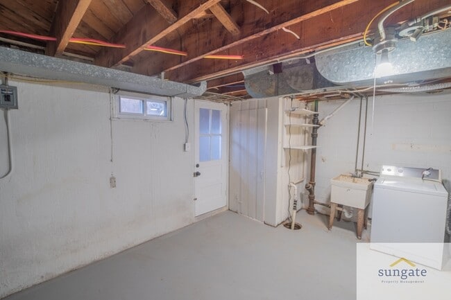 Building Photo - 1444 Meridene Dr