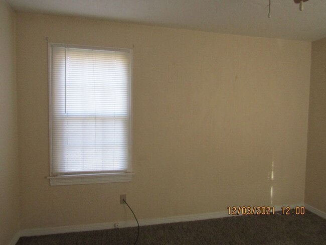 Building Photo - Charming house located close to Ft. Sill!