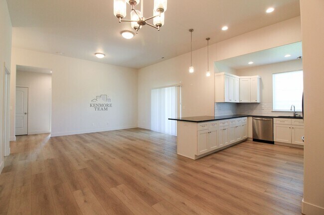 Building Photo - 4 Bedroom, 2 Bath Home in Richland