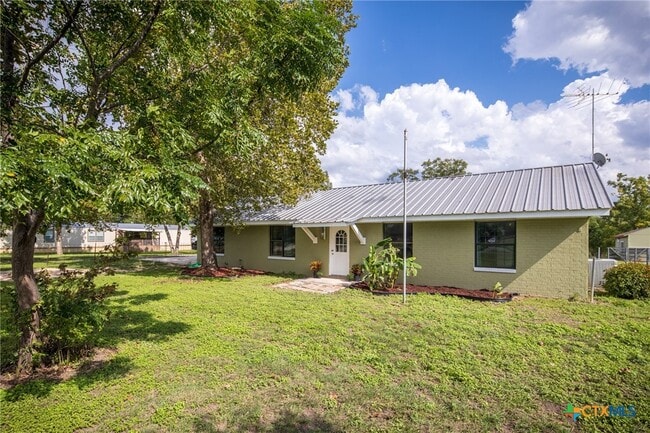 Building Photo - 803 Happy Haven Rd