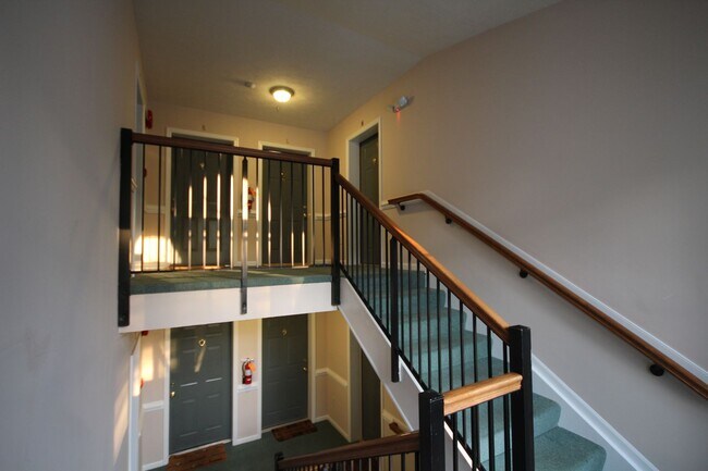 Building Photo - 1002 Jessicas Ct