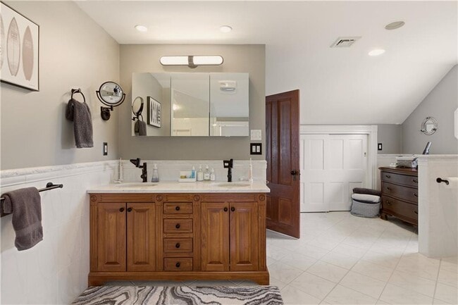 Building Photo - 23 Clinton St