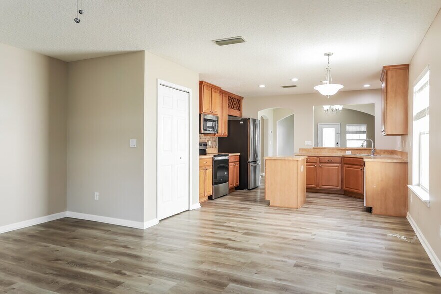 Building Photo - 3899 Pebble Brooke Circle South