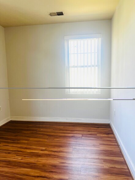 Building Photo - 6900 Hawthorne St