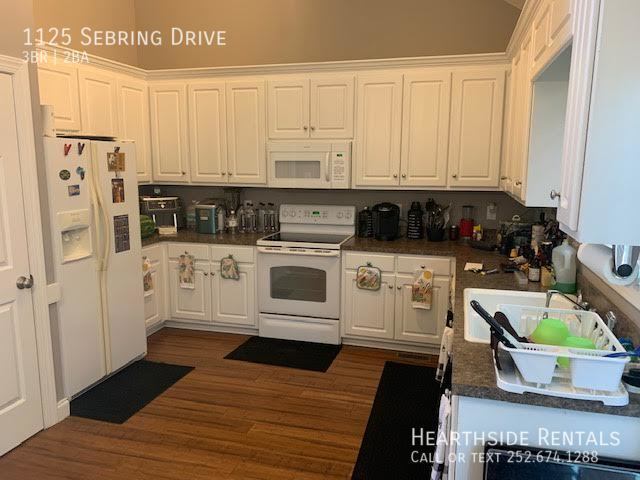 Building Photo - 1125 Sebring Dr