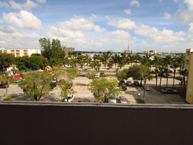 Building Photo - 10090 NW 80th Ct