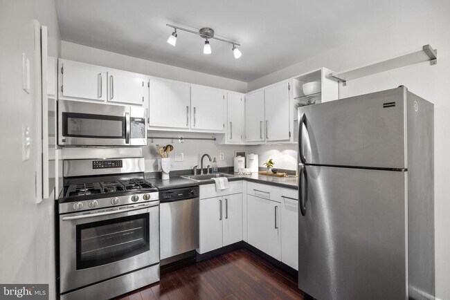 Building Photo - 1341 Clifton St NW