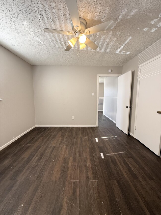 Building Photo - 922 44th St