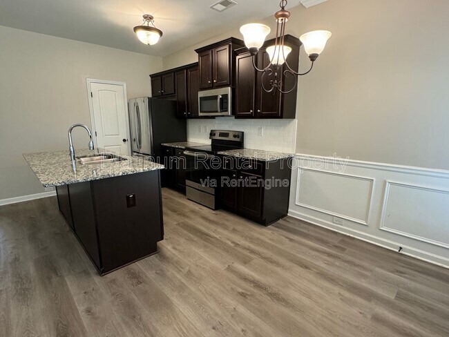 Building Photo - 3368 Pennington Dr