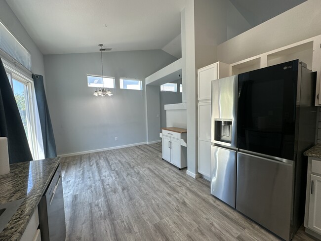 Building Photo - 9428 Plainoak Way