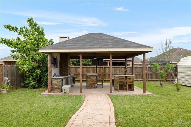 Building Photo - 13 Yellow Stone St