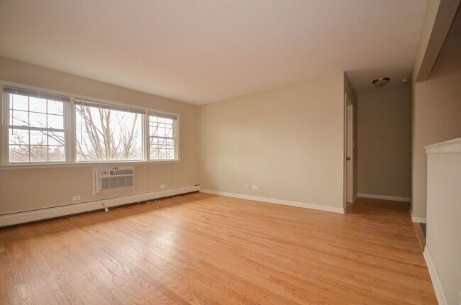 Building Photo - 25 N Maple Ct