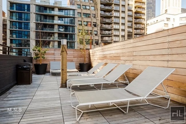 Building Photo - EAST 44 STREET