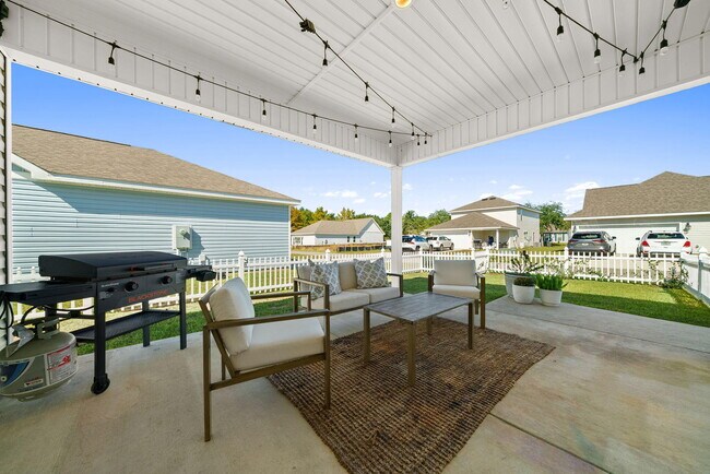 Building Photo - 39 Bluebeech St