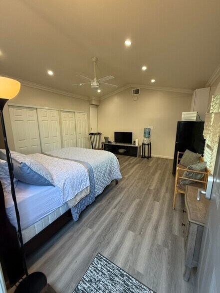 Building Photo - 15916 Binney St