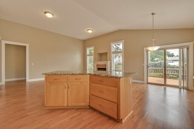 Building Photo - 376 Forest Pl