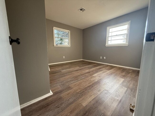 Building Photo - For Rent — Spacious & Affordable 4 Bedroom Home!