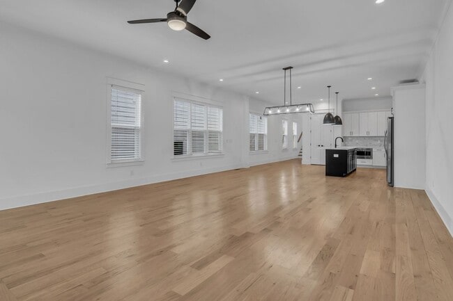 Building Photo - Modern Living in Wedgewood Houston