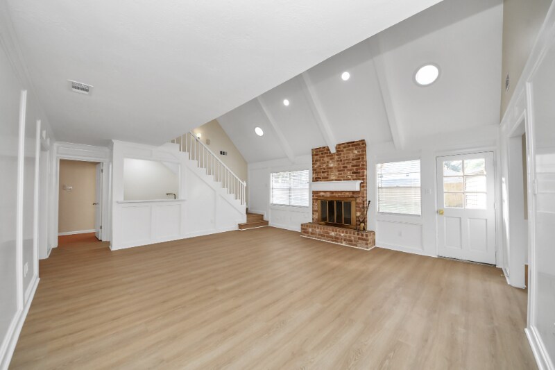 Building Photo - 11319 Chevy Chase Dr