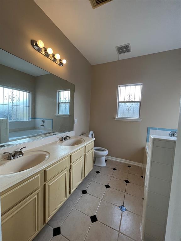 Building Photo - 11830 Meadow Pl Dr
