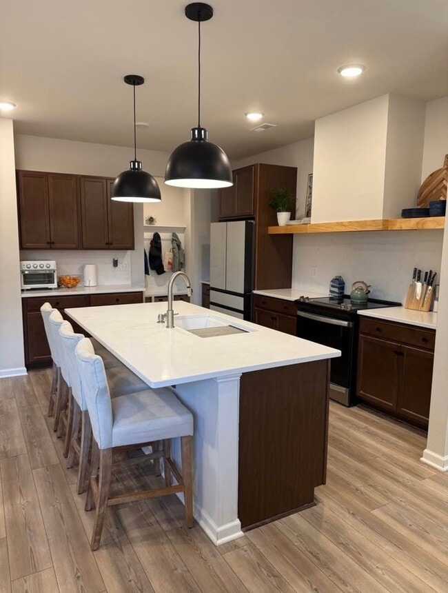 Building Photo - Earn Wealth While Leasing - Like a Homeowner - Lease to Own