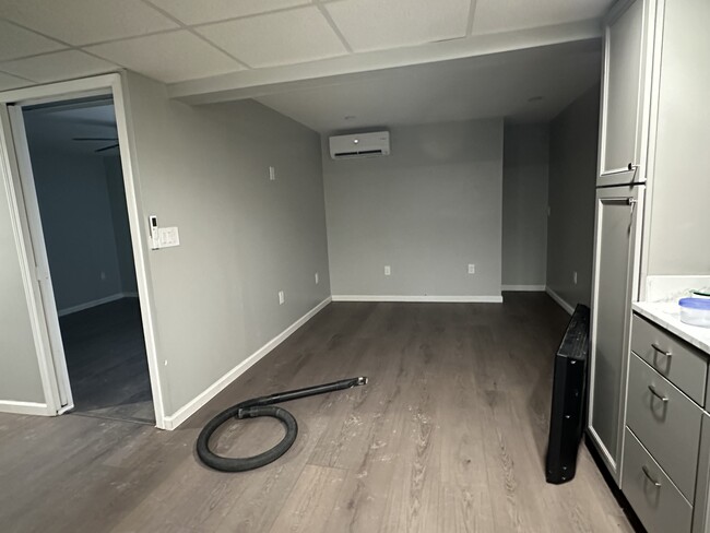 Building Photo - 7041 Clinton St