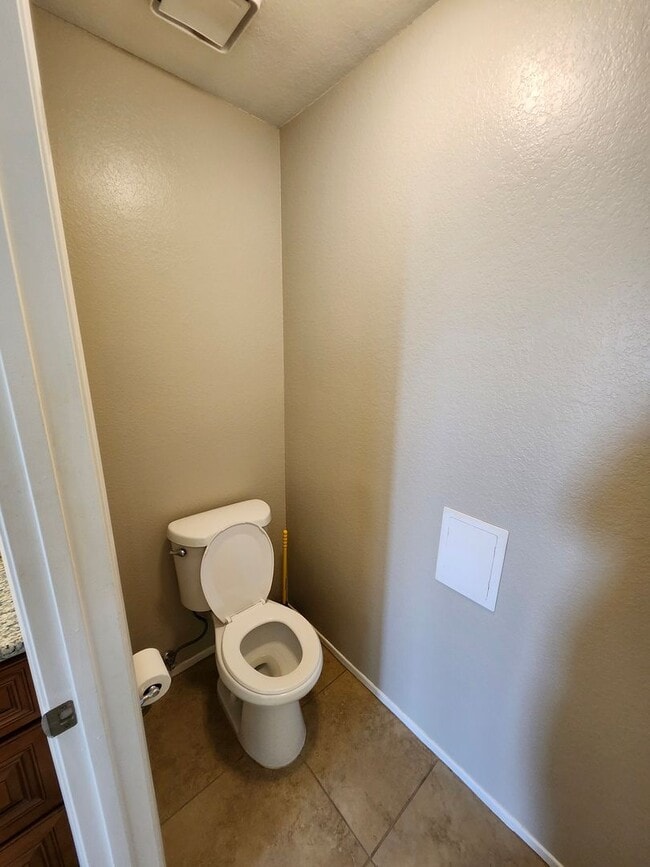 Building Photo - Charming Single-Story Home