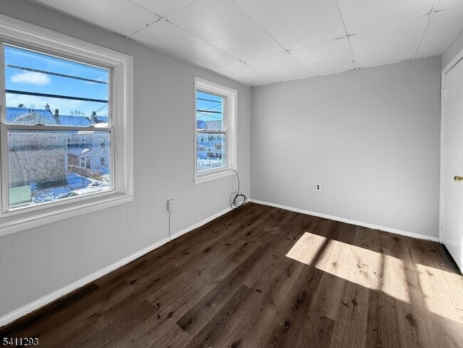 Building Photo - 201 Cedar Alley