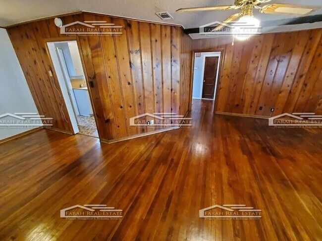 Building Photo - 3/2 Home Now Available in Fort Worth!