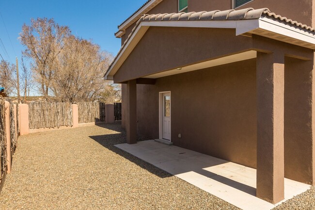 Building Photo - Newer Home In Santa Fe