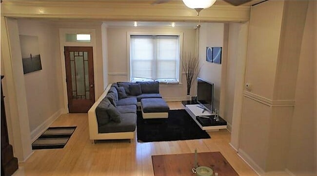 Building Photo - Stunning 4-Bedroom Townhouse in the Heart of Manayunk! Available NOW!