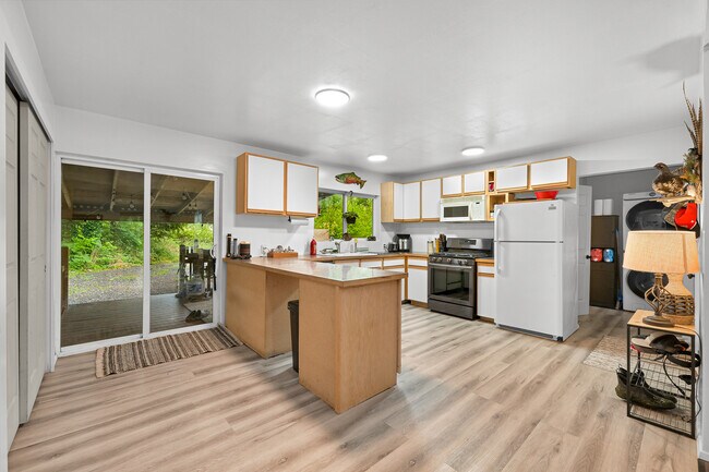 Building Photo - 6258 Bellwood Dr