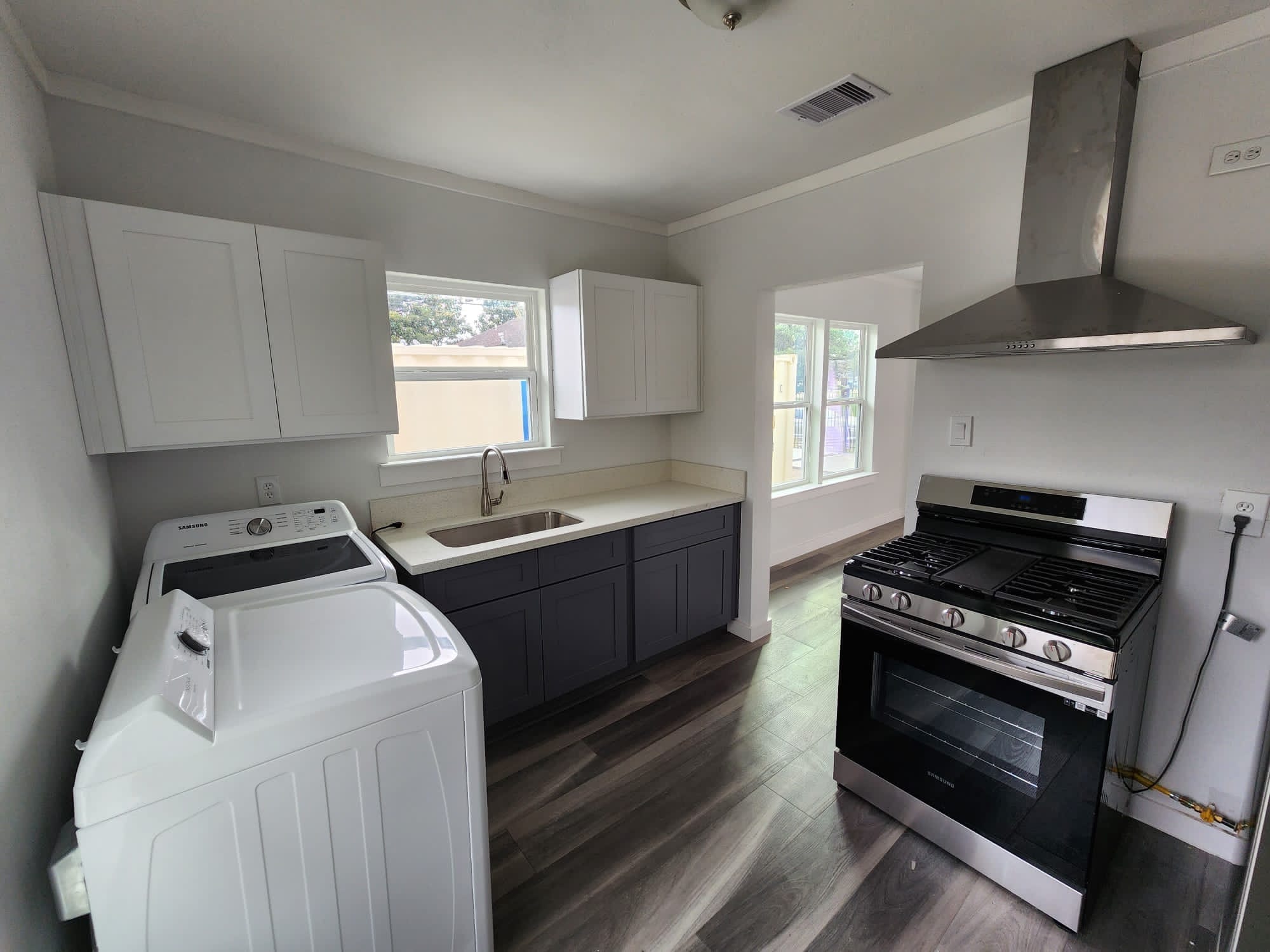 Kitchen - 3903 Broyles St