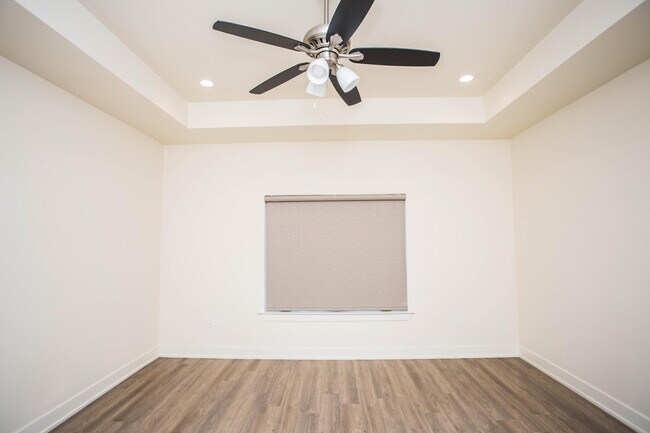 Building Photo - 12010 Troy Ave