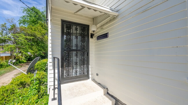 Building Photo - 2807 Beacon Ave