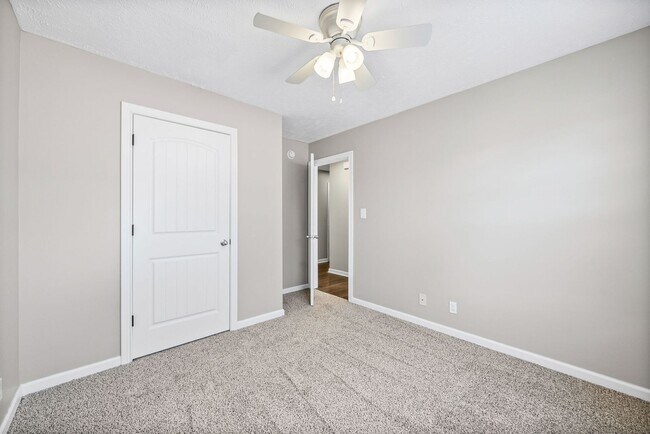 Building Photo - Pet Friendly Three Bedroom!