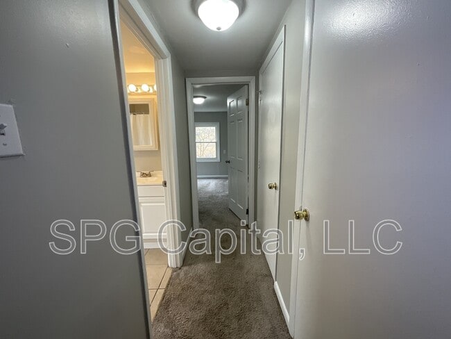 Building Photo - 224 E Mulberry Ave