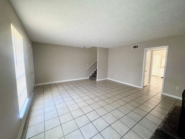 Building Photo - 5731 Horton Ave