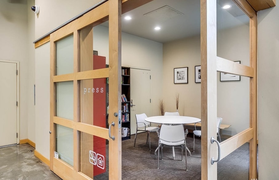 Private room near entrance - 1610 Belmont Ave