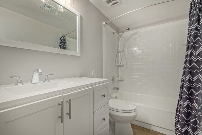 Building Photo - Central & Thunderbird 3 bdrm 2 bath Home w...
