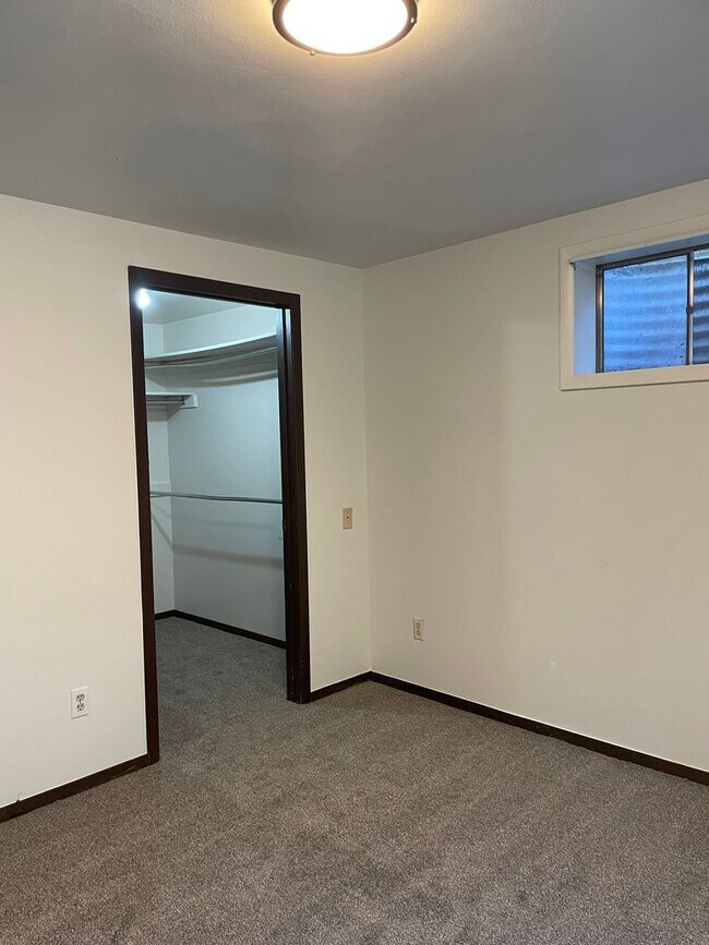 Building Photo - 2143 Ryeland Ln