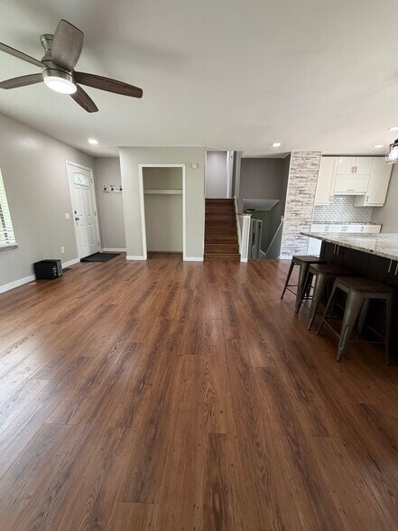Building Photo - 4544 Hillview Shr