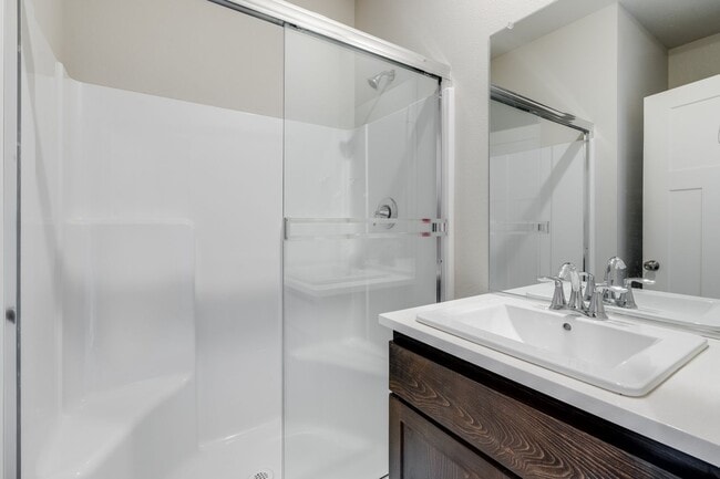 Building Photo - -- Price Reduced!! -- 4 Bed, 3 Bath Rental...